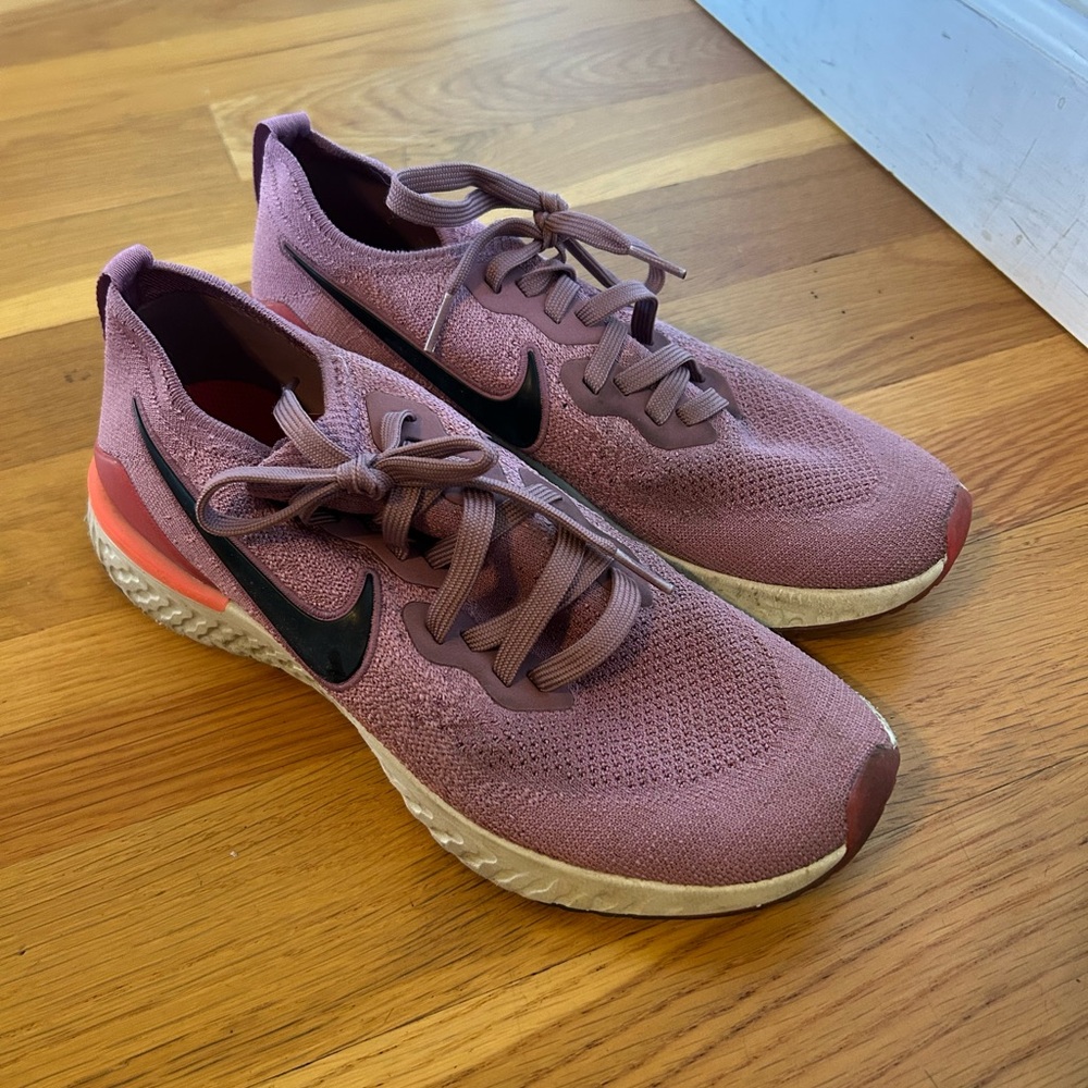 Nike Women's Mauve and Black Athletic Shoes